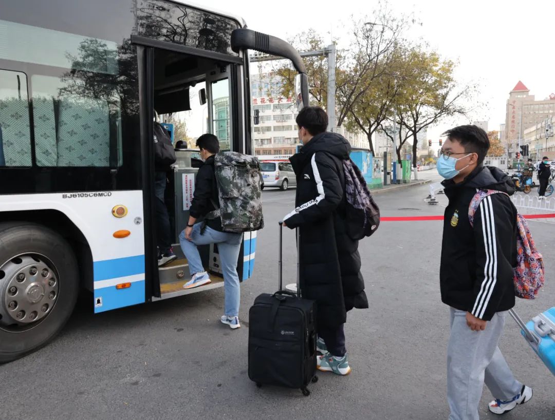 15201221qy85.jpg